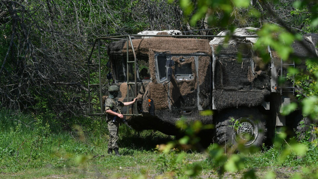 МО: ВС РФ ударом «Искандера-М» уничтожили РСЗО MLRS в 20 километрах от Сум